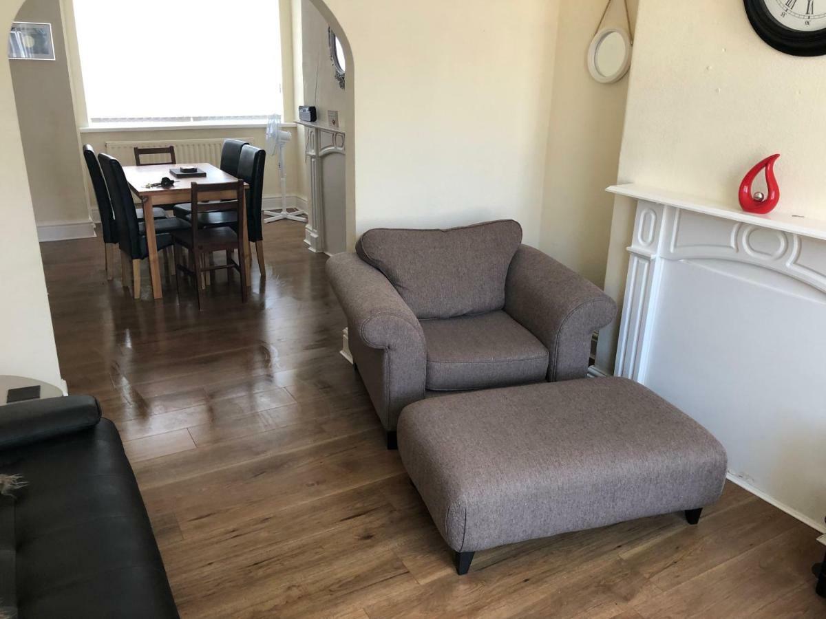 Gorton Holiday Home - Blackpool — Photos 2